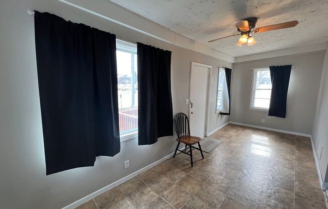 2 beds, 1 bath, $1,000, Unit A423-1