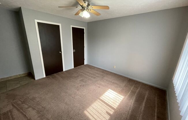 2 beds, 1 bath, 747 sqft, $875, Unit Apt 4