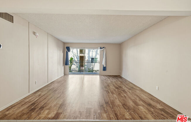 2 beds, 2 baths, 990 sqft, $2,395, Unit G111