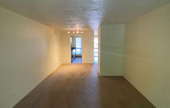 2 beds, 1.5 baths, 940 sqft, $1,607, Unit 0149