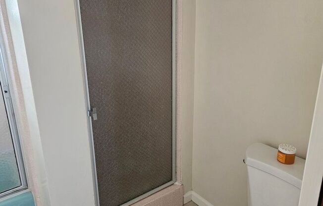 2 Bedroom - 1 Bathroom unit in Point Loma