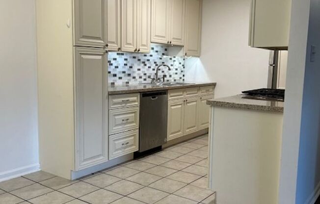 2 beds, 1 bath, 980 sqft, $1,895, Unit 1674-202 Quail