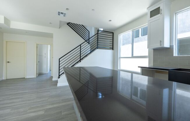 1128 W 39th St