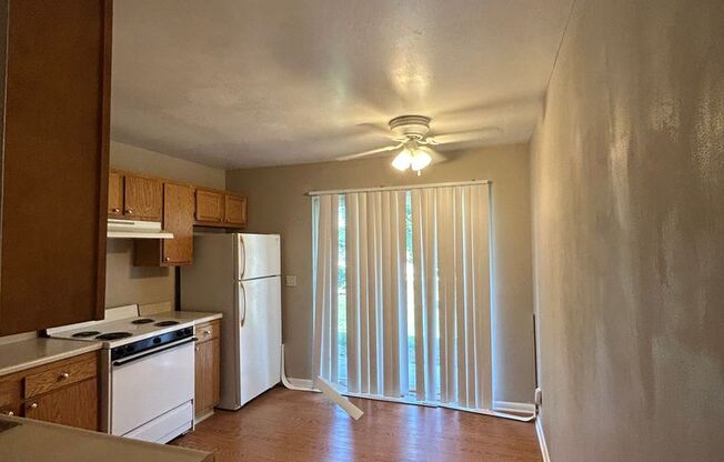 2 beds, 1 bath, 725 sqft, $1,300, Unit 1198-02