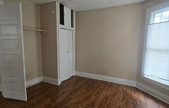 1 bed, 1 bath, $650, Unit Apt. #A