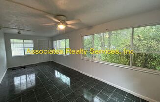 Updated 3 bed/ 1.5 bath single family home in NE Gainesville-- LOOK!