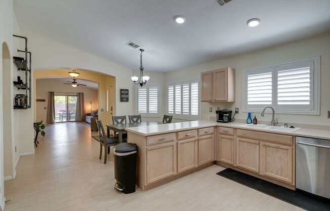 SINGLE STORY FURNISHED HOME WITH SOLAR , COMMUNITY POOL, GYM AND GOLF COURSE!