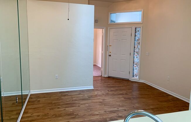 2 beds, 2 baths, 664 sqft, $1,195, Unit 5