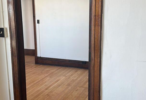 2 beds, 1 bath, 796 sqft, $900, Unit 11-D