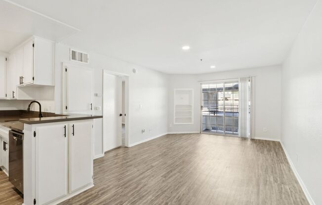 1 bed, 1 bath, 700 sqft, $1,948, Unit 405