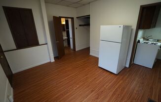 Studio, 1 bath, 400 sqft, $900, Unit 3