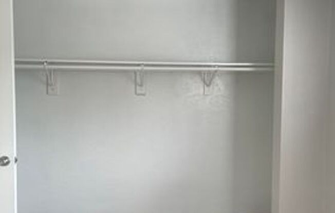 2 beds, 1 bath, 900 sqft, $1,051, Unit 16D