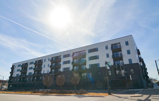1 bed, 1 bath, 673 sqft, $929, Unit 137