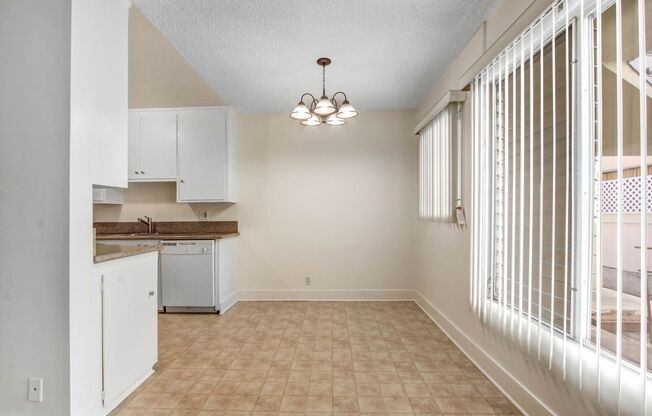 937 6th St in Santa Monica - North of Wilshire and 6 blocks to the beach!