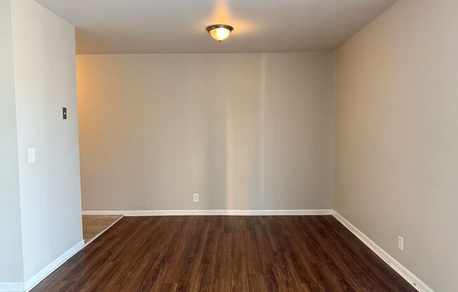 2 beds, 1 bath, 1,000 sqft, $1,195, Unit B24