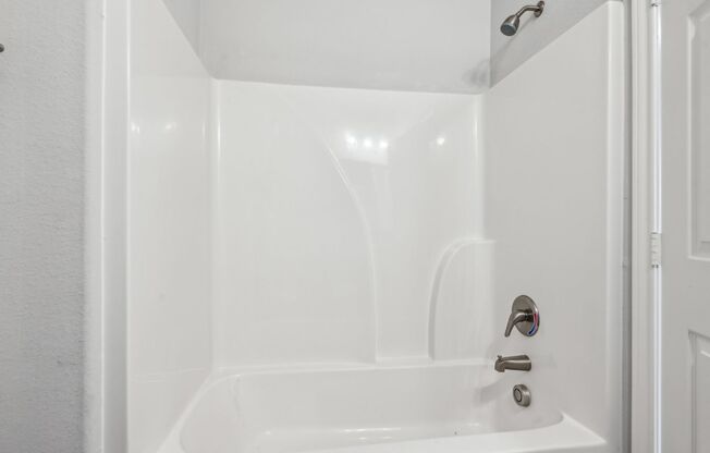 3 beds, 2 baths, $1,598, Unit 1422