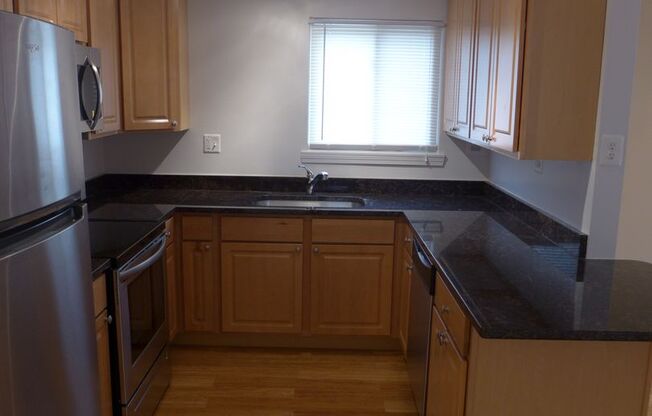 2 beds, 1 bath, 900 sqft, $1,795, Unit 1B
