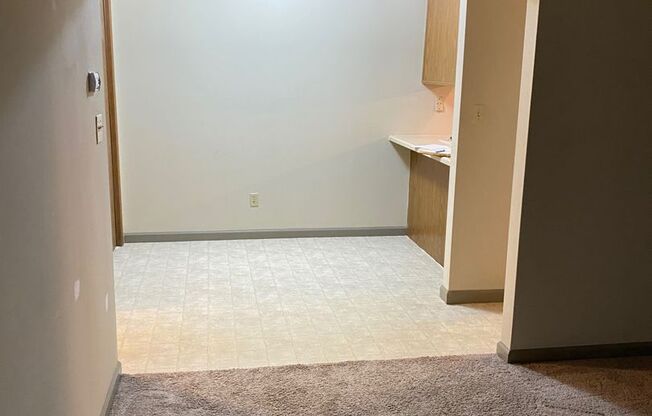 1 bed, 1 bath, 615 sqft, $800, Unit D2