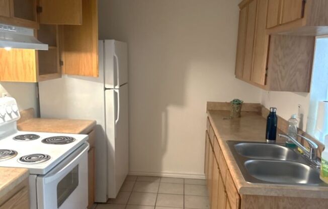 1 bed, 1 bath, 806 sqft, $545, Unit B-1