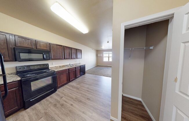 Studio, 1 bath, 600 sqft, $895, Unit 1227-305