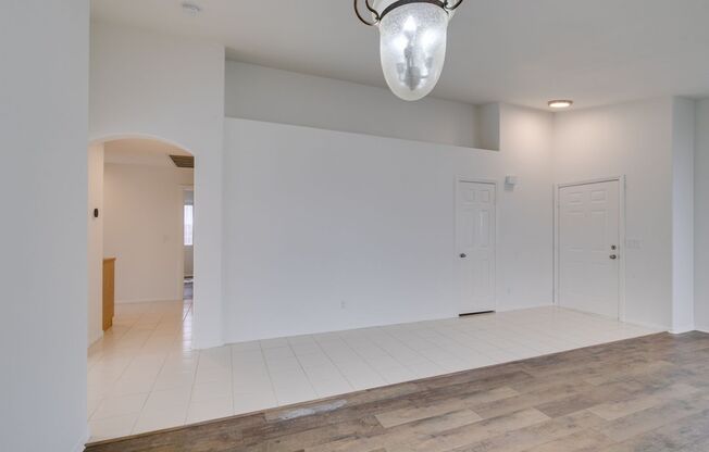 GORGEOUS SINGLE STORY HOME WITH TONS OF UPGRADES*