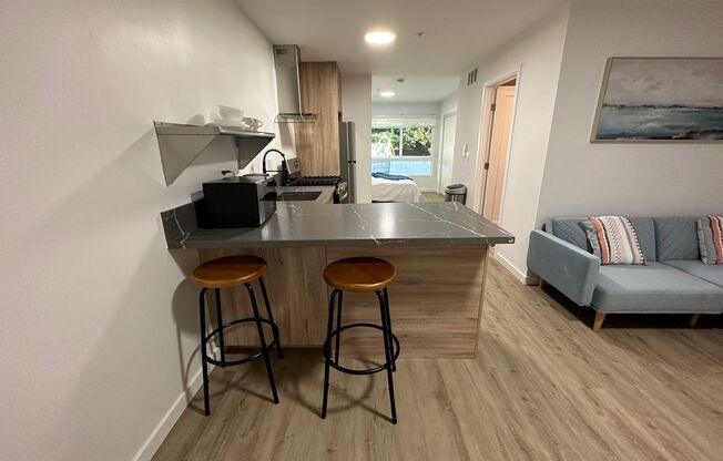 1577 N Fair Oaks