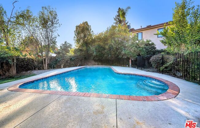 13768 ERWIN ST