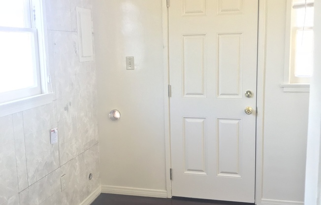 2 beds, 1 bath, $2,625, Unit 1633