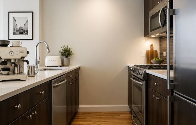 1 bed, 1 bath, 700 sqft, $5,695, Unit PHC