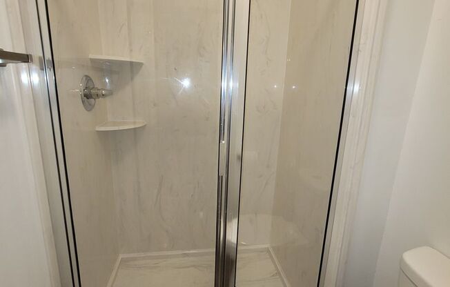 2 beds, 2 baths, 925 sqft, $1,300, Unit 122