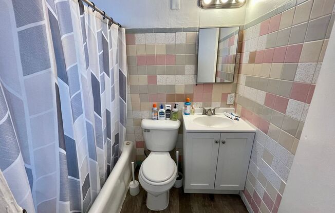 Studio, 1 bath, $725, Unit 35