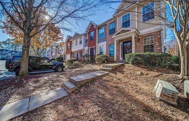 2 Bed and 3 Bath in Decatur!