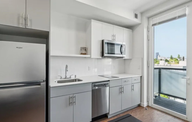 Studio, 1 bath, 331 sqft, $1,950, Unit 824