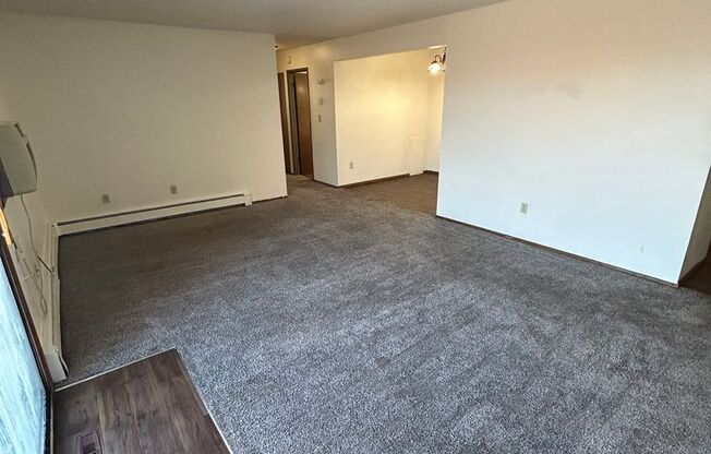 2 beds, 1 bath, 833 sqft, $850, Unit 17