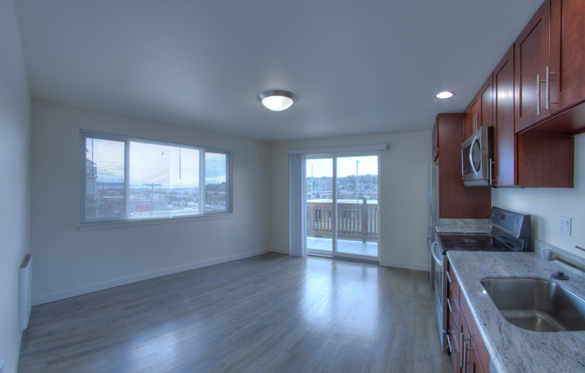 Spacious 3 Bed, 2 Bath Apartment in Queen Anne / Interbay – In-Unit Washer & Dryer, Prime Location, Perfect for Urban Living!- Sign a Lease by October 20 and Get 2 weeks Free Rent!