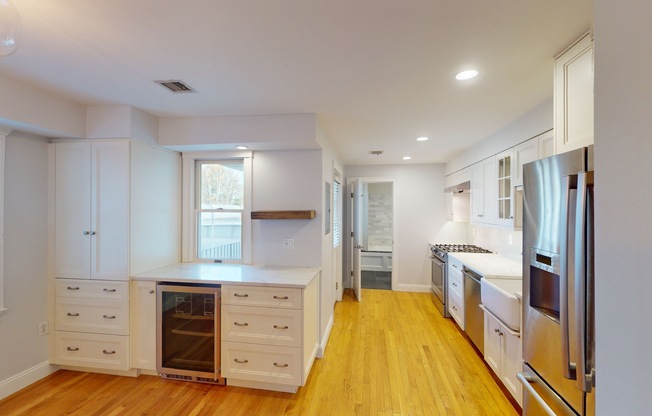 214 W 7 ST
