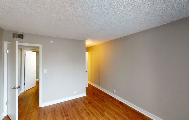 2 beds, 2 baths, 1,052 sqft, $1,495, Unit 1945 Peoria St #106