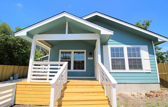 2/2  Denver Heights Move In ASAP!