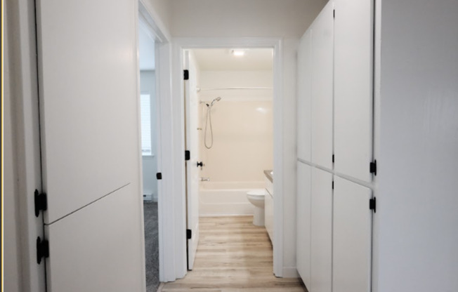 Cedars in Sweethome ** Walk in Closets, on site laundry in a lovely Community