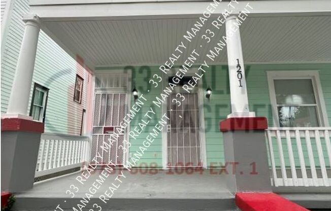 1201 E 32 ST