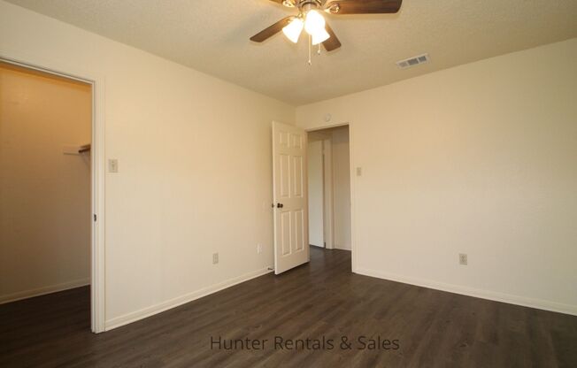 2 beds, 1.5 baths, $850