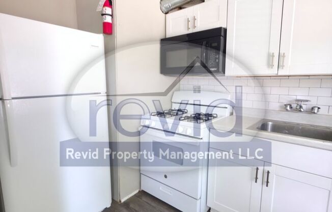 2 beds, 1 bath, 752 sqft, $995, Unit 1300-7