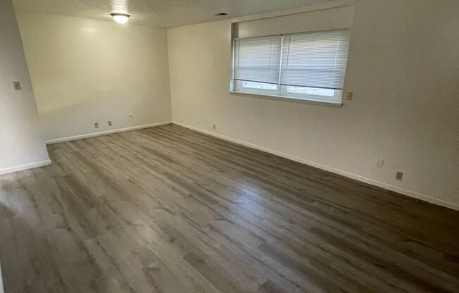 2 beds, 1 bath, 950 sqft, $790, Unit A-4