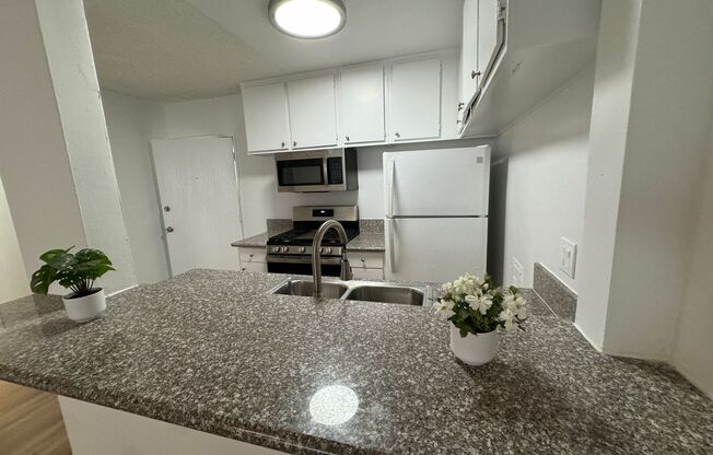 2 beds, 1 bath, $2,225, Unit 072#205