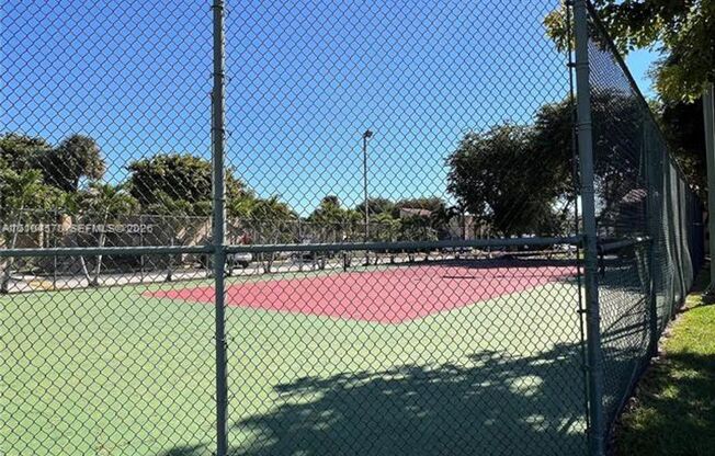 341 W Park Dr cu-106-15, Miami, FL 33172