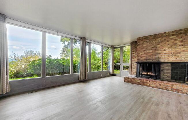 Vintage architectural home looking over Seattle and Bellevue metropolitan skyline.