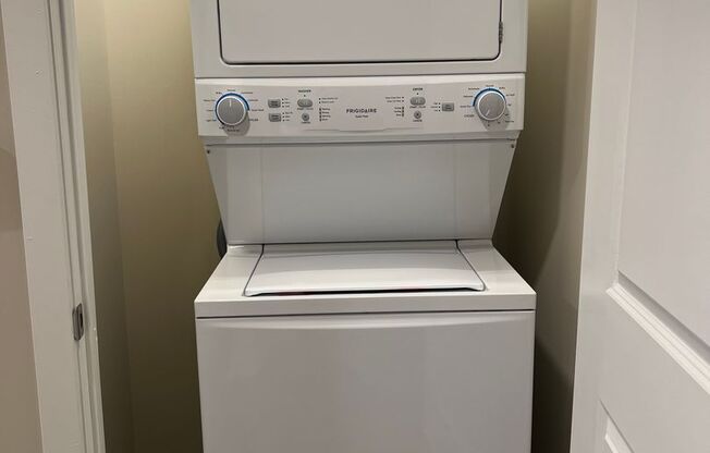 Studio, 1 bath, 591 sqft, $1,275, Unit 203
