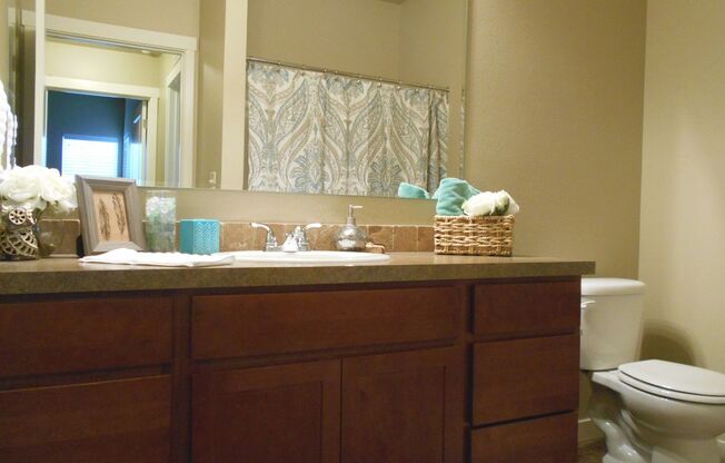 2 beds, 1 bath, 907 sqft, $1,565, Unit 9-206