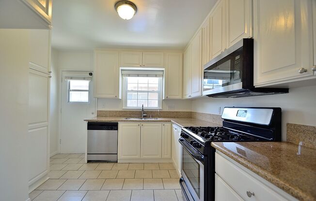 Updated 3 Bed Home w/2 Car Garage