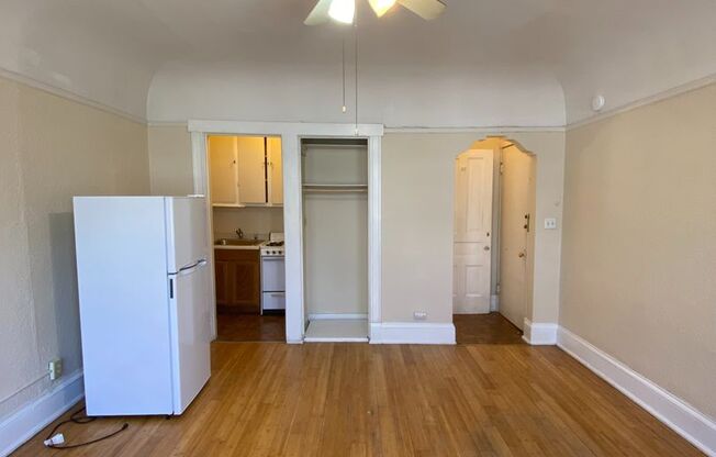 Studio, 1 bath, $775, Unit 40